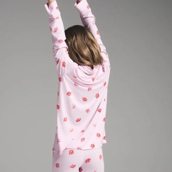 SKIMS VALENTINE’S SLEEP LONG SLEEVE SHIRT IN CHERRY BLOSSOM LIPSTICK XS M - Picture 4 of 7